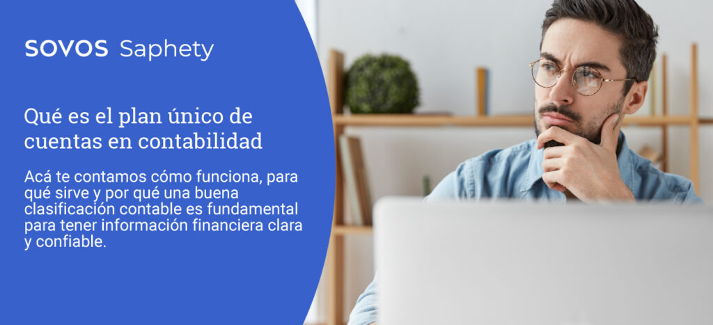 Profesional analizando qué el plan único de cuentas en su computador