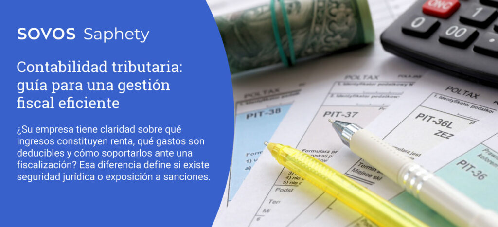 Documento de declaración de impuestos con cálculos financieros y bolígrafo sobre escritorio, representando el proceso de contabilidad tributaria en Colombia.