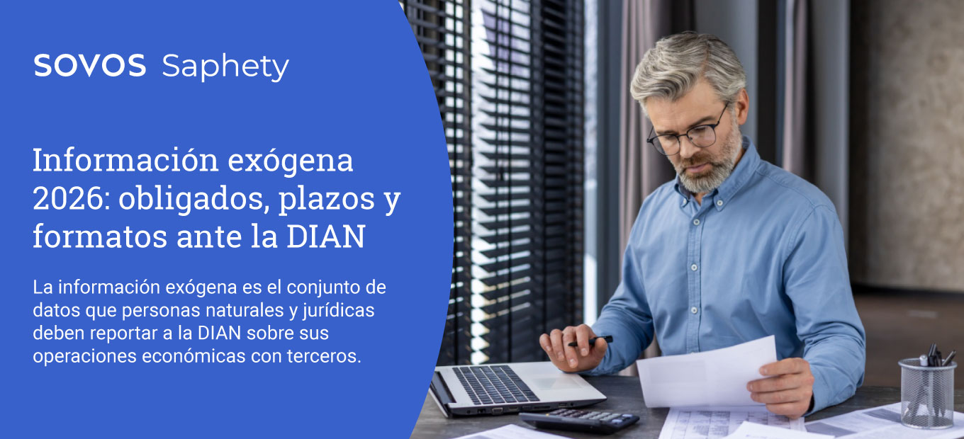 Profesional financiero revisando documentos contables y reportes tributarios para presentar información exógena ante la DIAN.